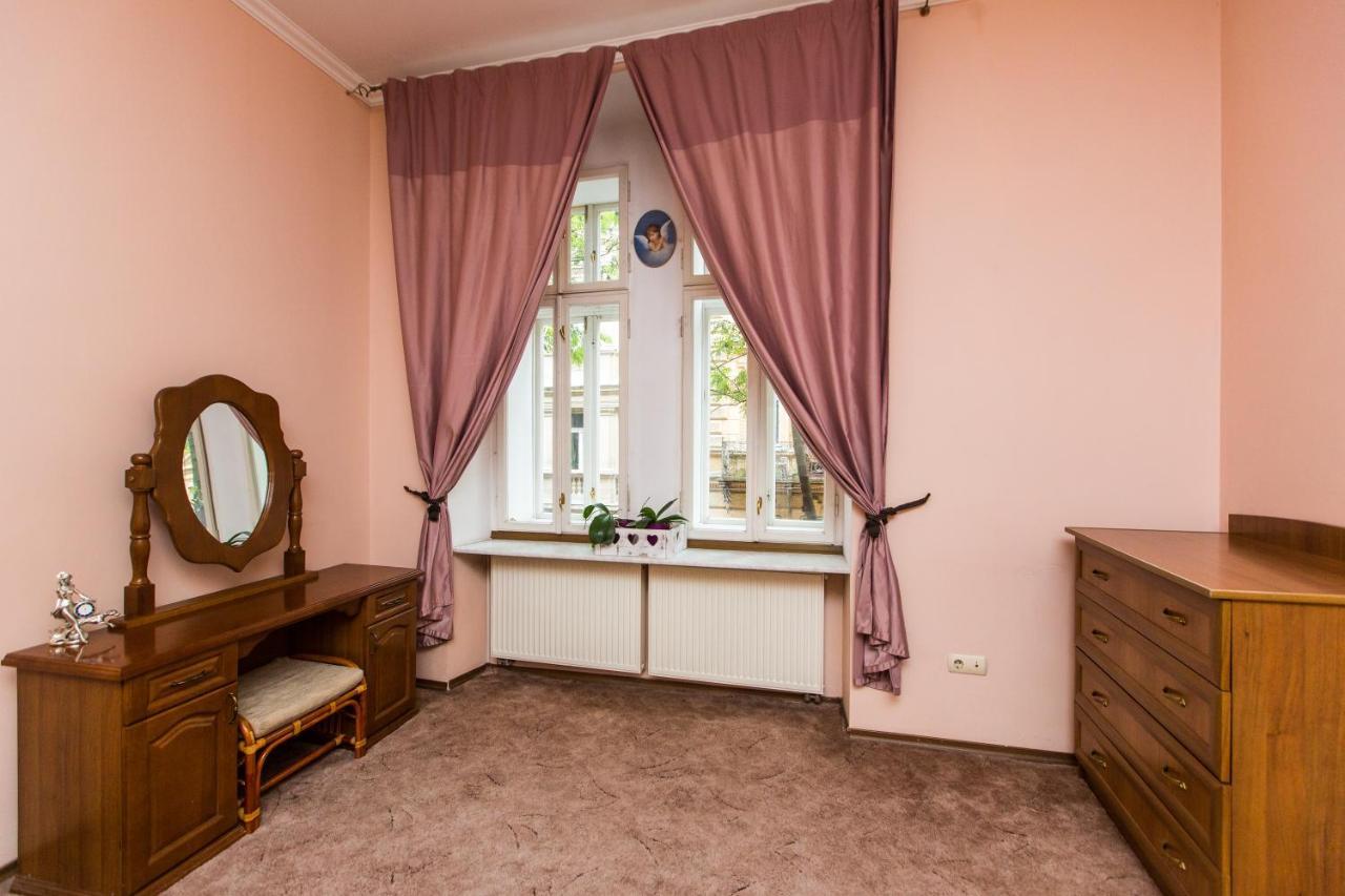 Apartment In The City Centre Lviv Exterior photo